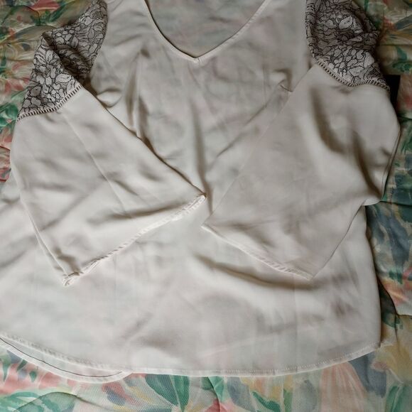 NWT APT.9 M White Bell Longsleeves V-neck Lace Women's Top Blouse - Picture 4 of 11